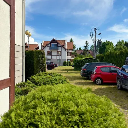 Na Strzezonym Osiedlu W Wyjatkowych Debkach Apartment Debki